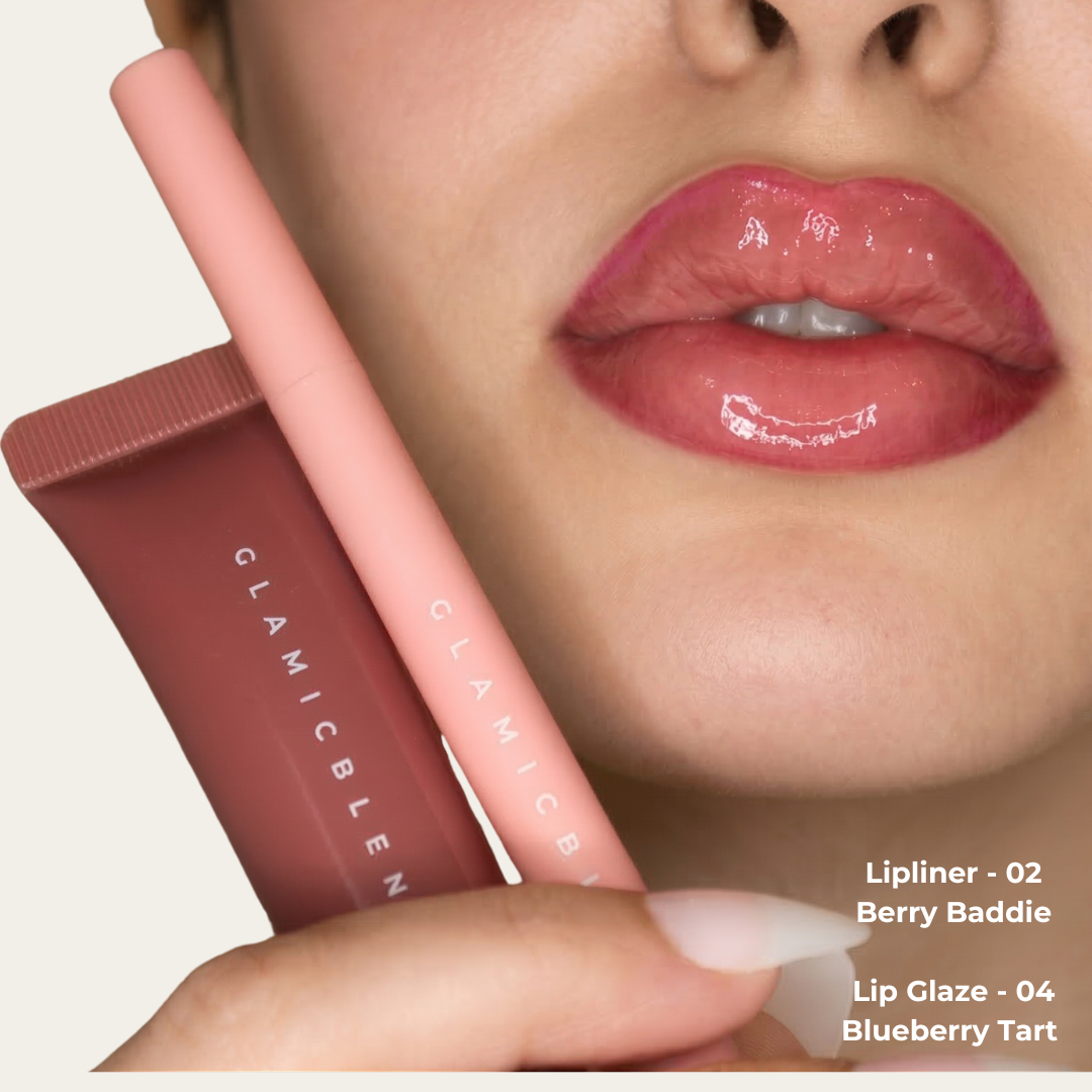 Lip Contour Stain 02 Berry Baddie con Lip Glaze Blueberry Tart 04 sulle labbra