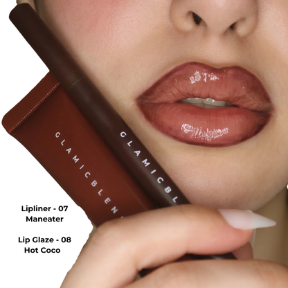 Lip Contour Stain 07 Maneater con Lip Glaze Hot Cocoa 08 sulle labbra