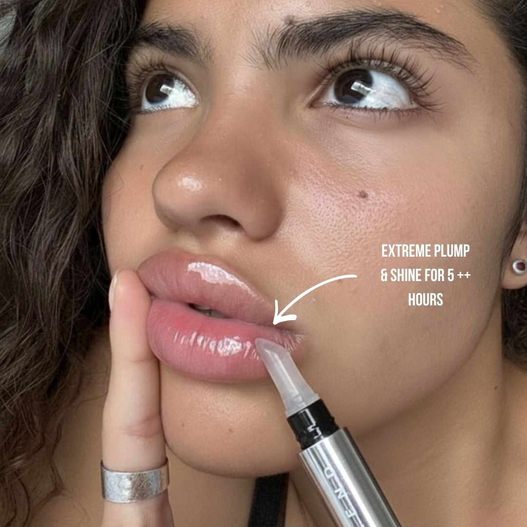 Applying Extreme Plump Injection to the lips